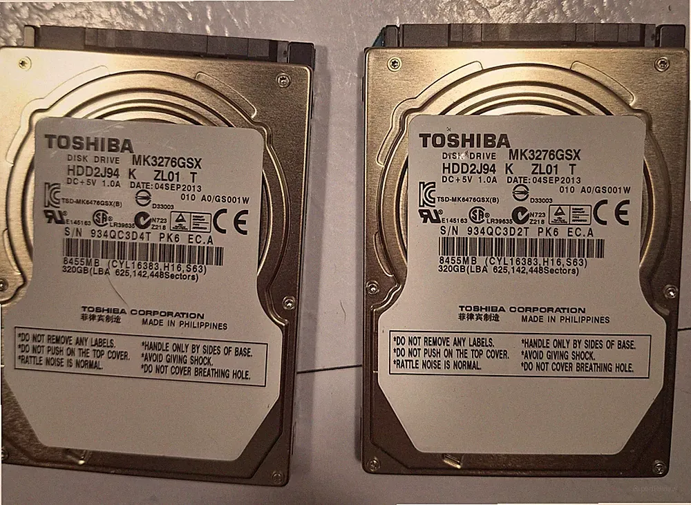 (2) Toshiba 2.5" HDD2J94 320GB Serial-ATA/300 HDD MK3276GSX Internal Hard Drive